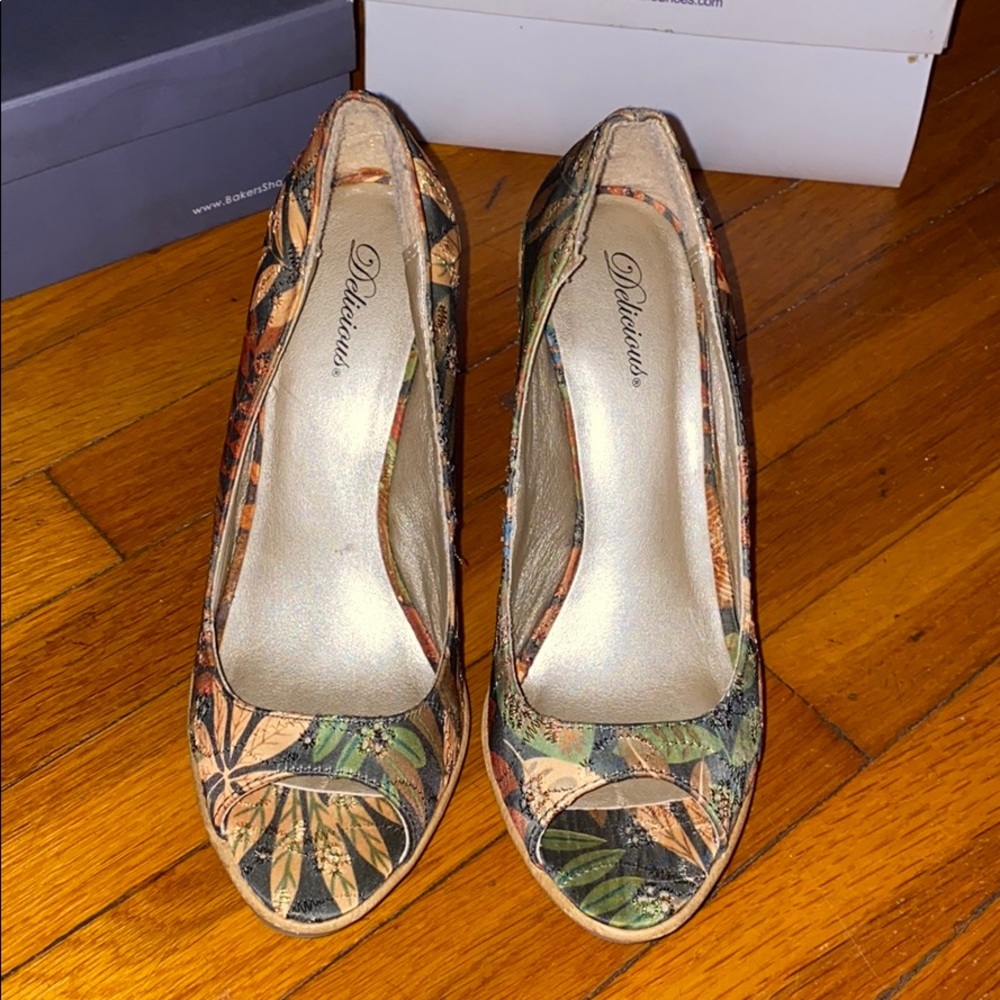 Delicious Fall Heel Wedges Sz 8.5